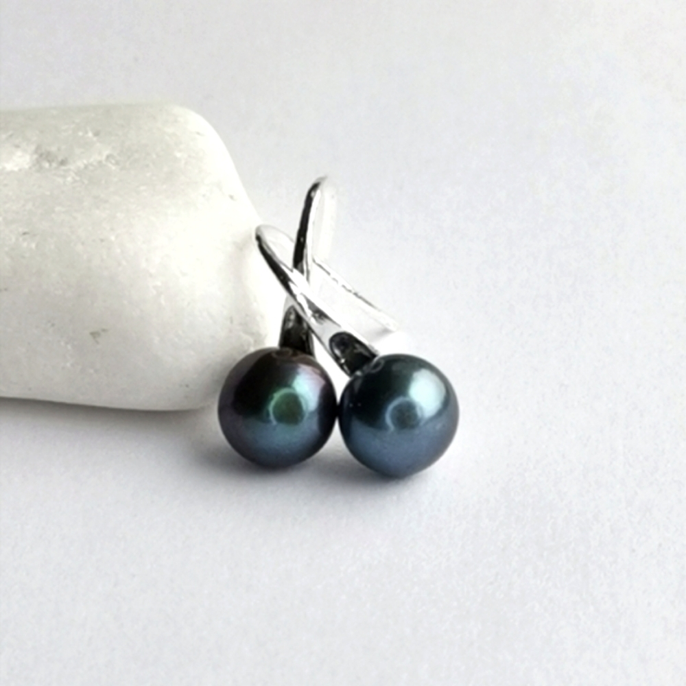 Peacock Grey Freshwater Pearl drop earrings 🆕